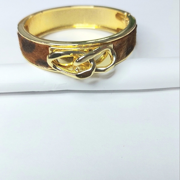 Jewelry - Vintage Gold Tone & Faux Fur Bracelet